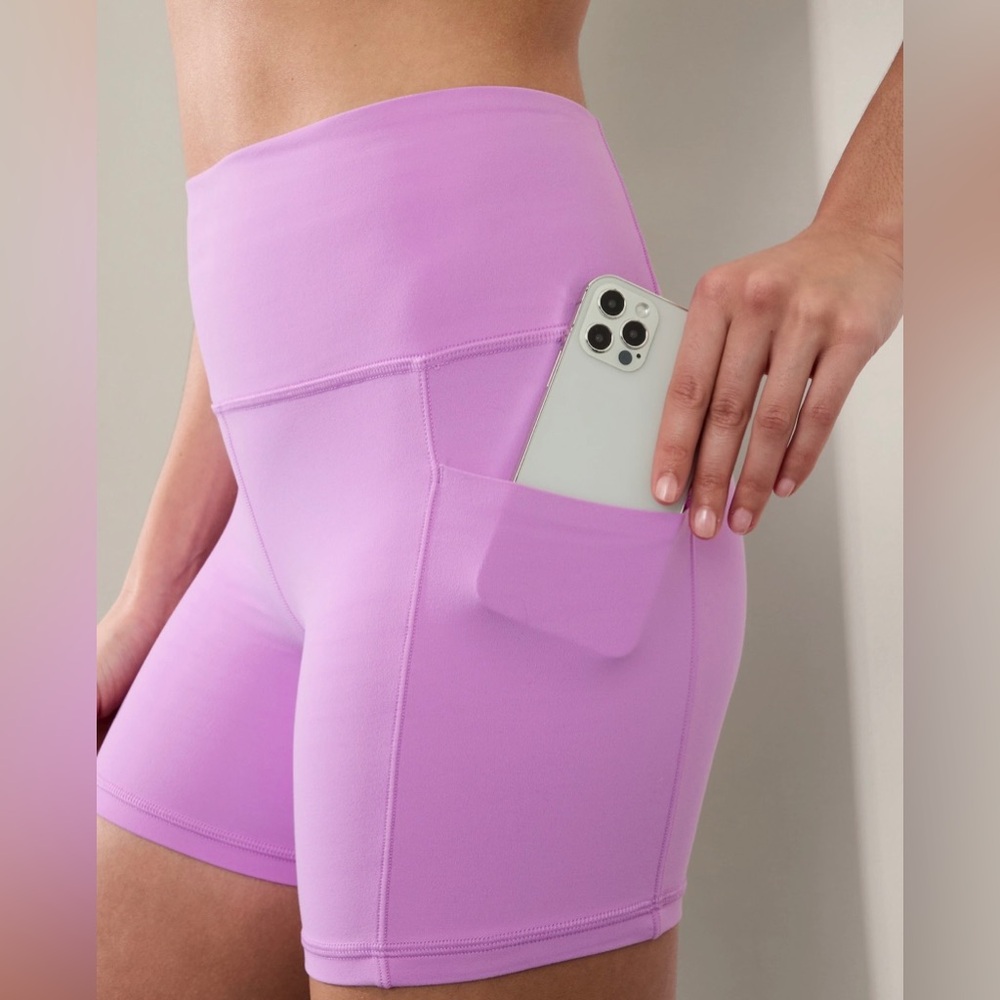ATHLETA SALUTATION STASH HIGH RISE 5” SHORT